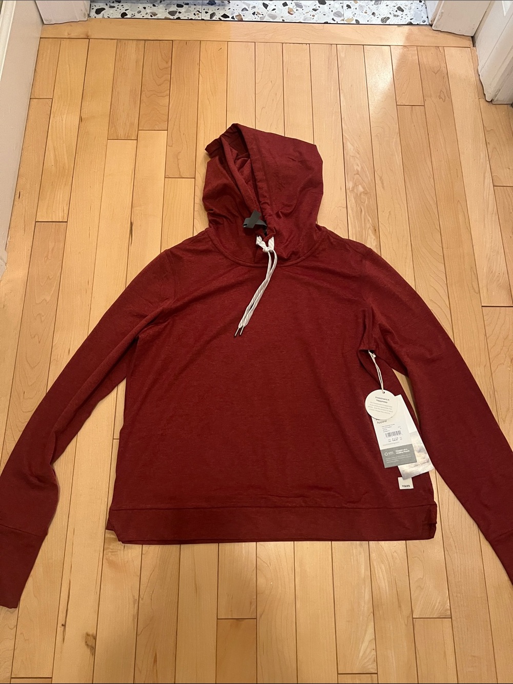 NWT Vuori Halo Essential Hoodie in Currant Heather (Maroon) Size Small